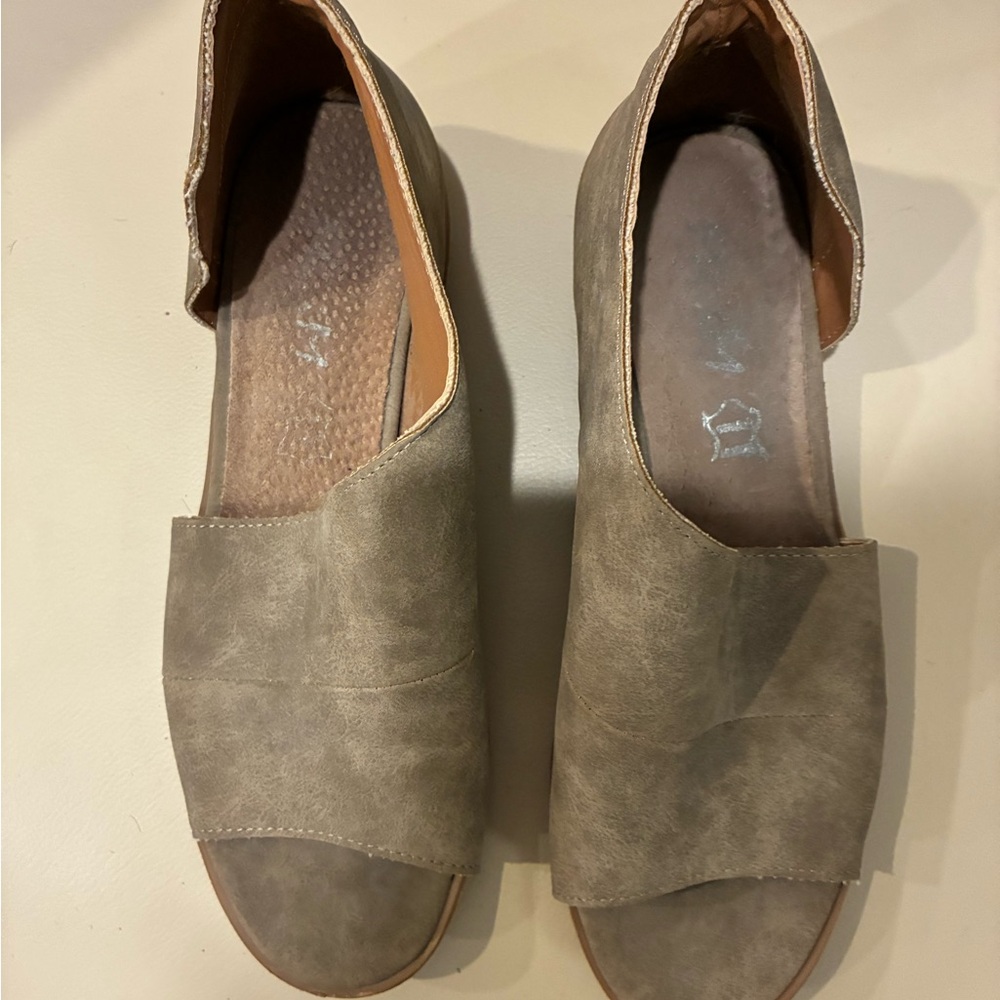 Chic Women's tan Slip-On Mules